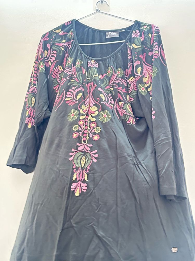 Embroidered Green Kurta