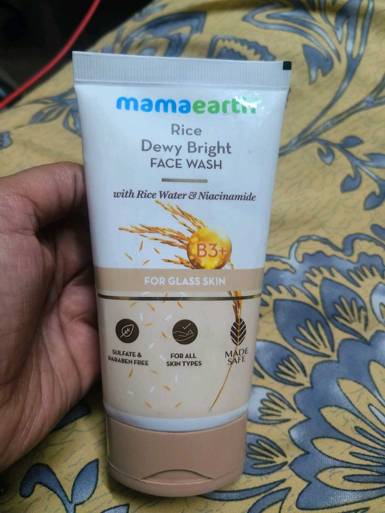 Mamaearth Rice Dewy Bright Face Wash