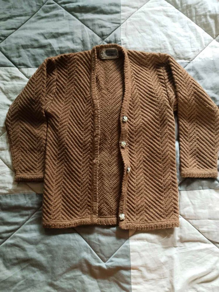 BROWN CUTE SWEATER