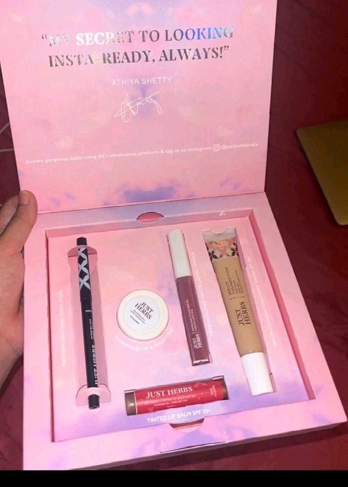 JUST HERBS Makeup Kit - Insta Ready