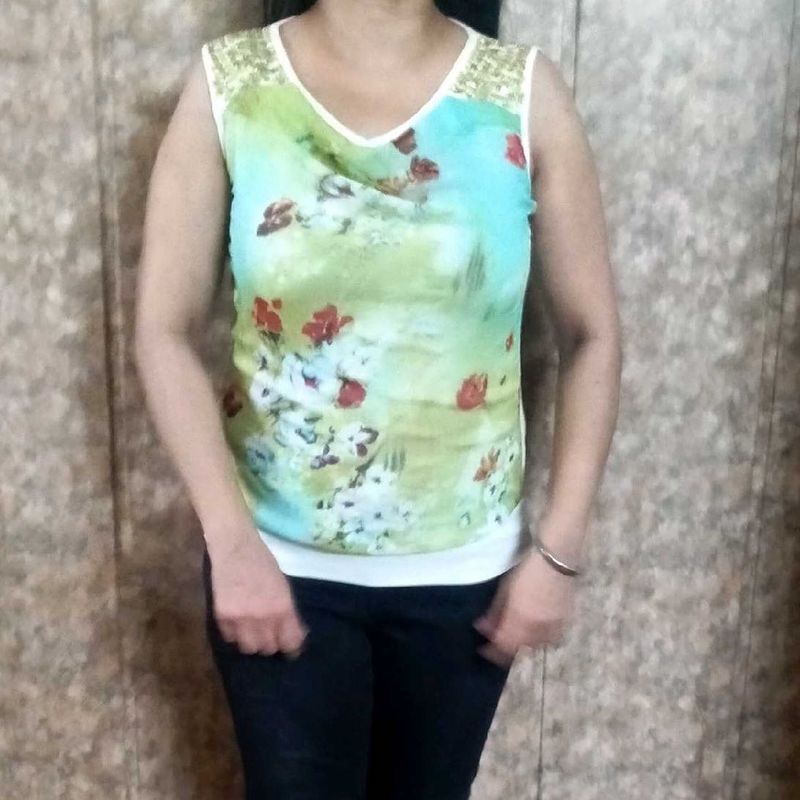 Floral Print Sleeveless Top