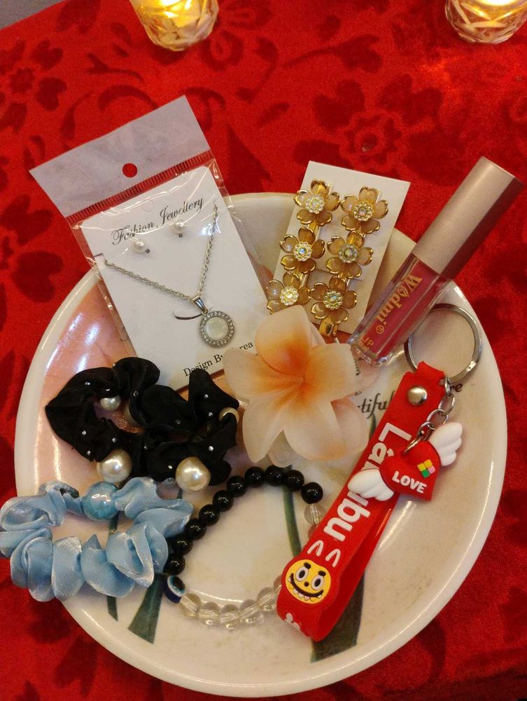 Beautiful hamper with keychain 😍