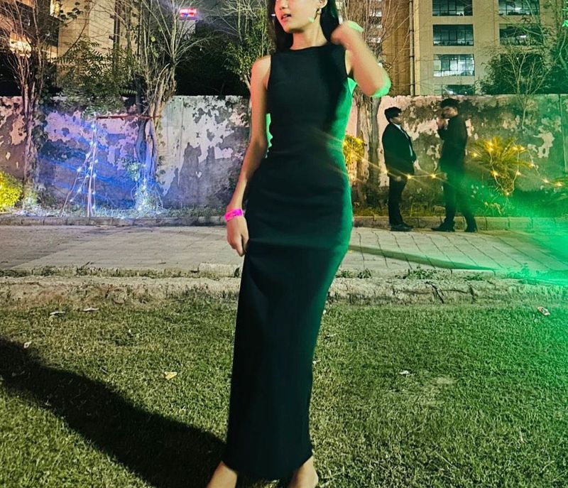 Black bodycon dress