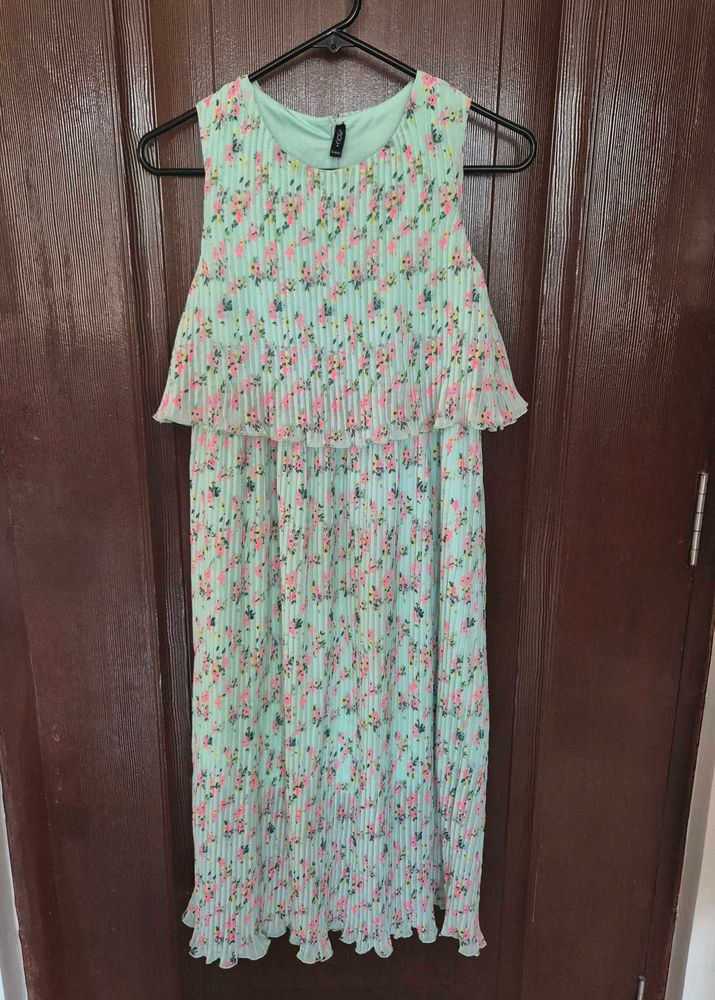 Chic Floral Pleated Mini Dress