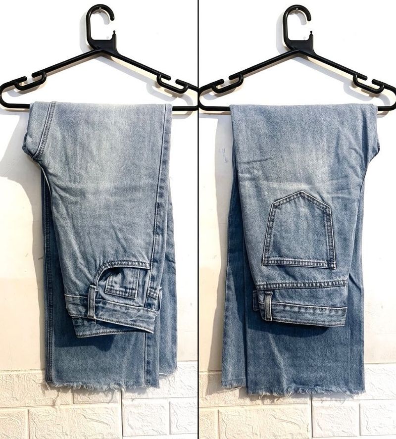 Light Wash Frayed Hem Jeans