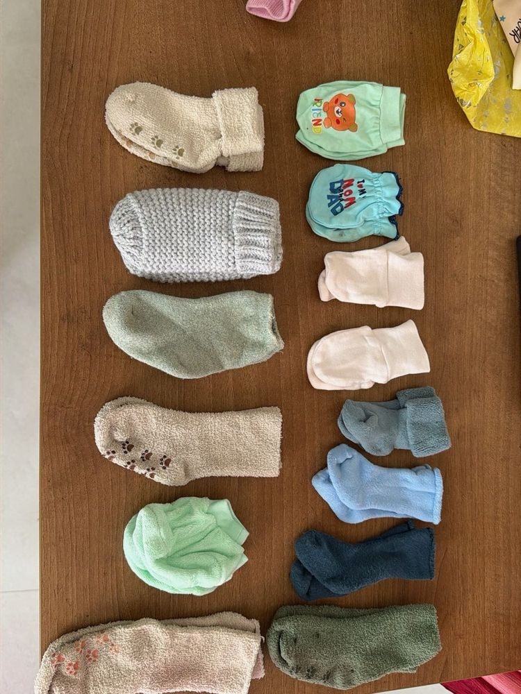 Newborn to 1 year baby  Socks &amp; Mittens Bundle
