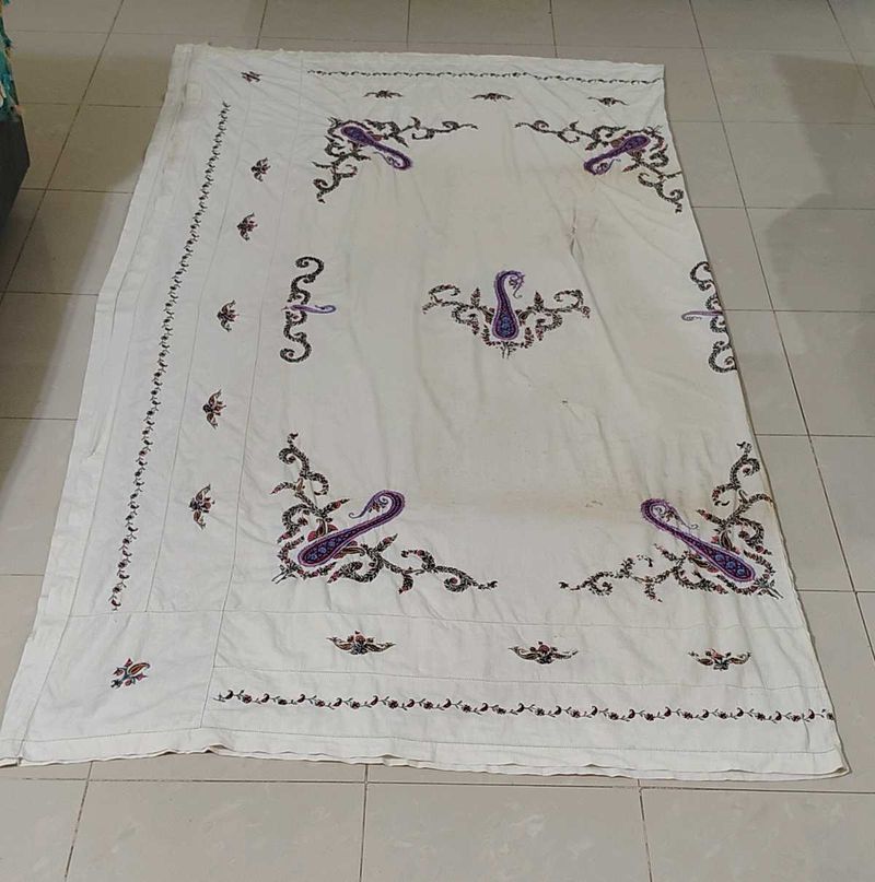 Used Cotton Double Bedsheet With Embroidery