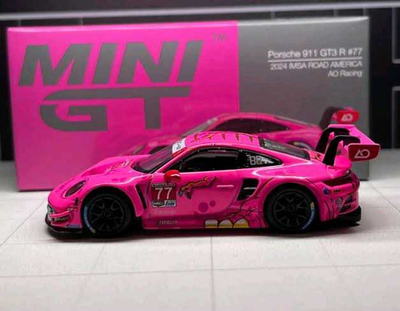 Mini GT Roxy box version