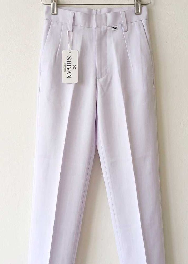 white pant