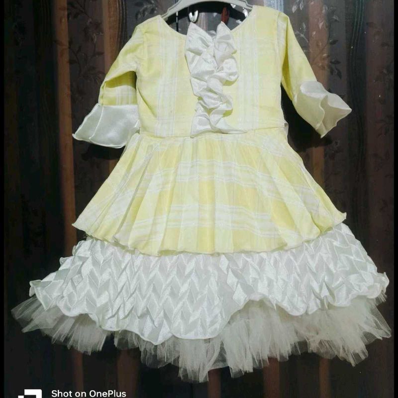 CUTE YELLOW DRESS