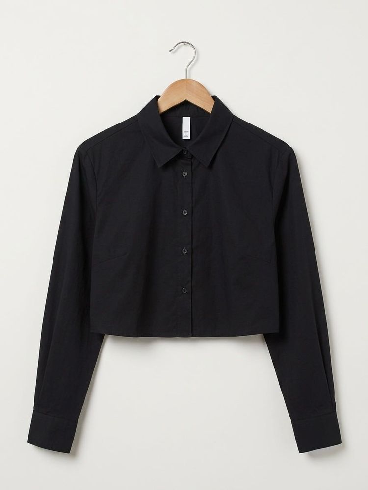 Chic Black Cropped Shirt