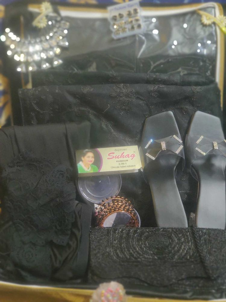 Elegant Black Ethnic Gift Hamper