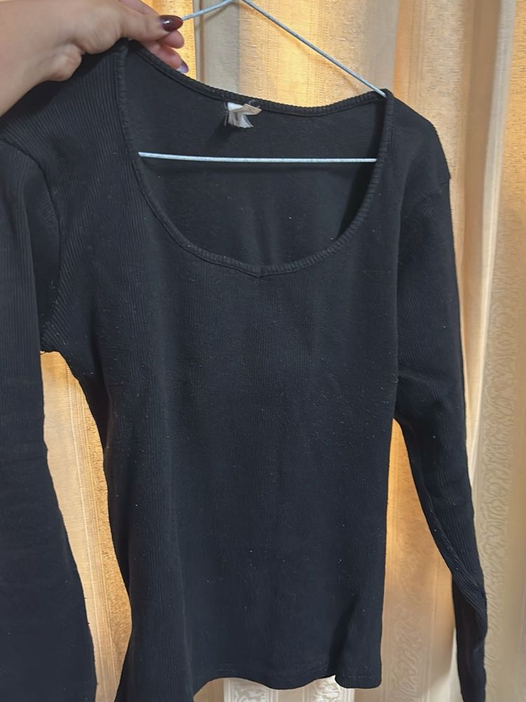 Black Long Sleeve Scoop Neck Top