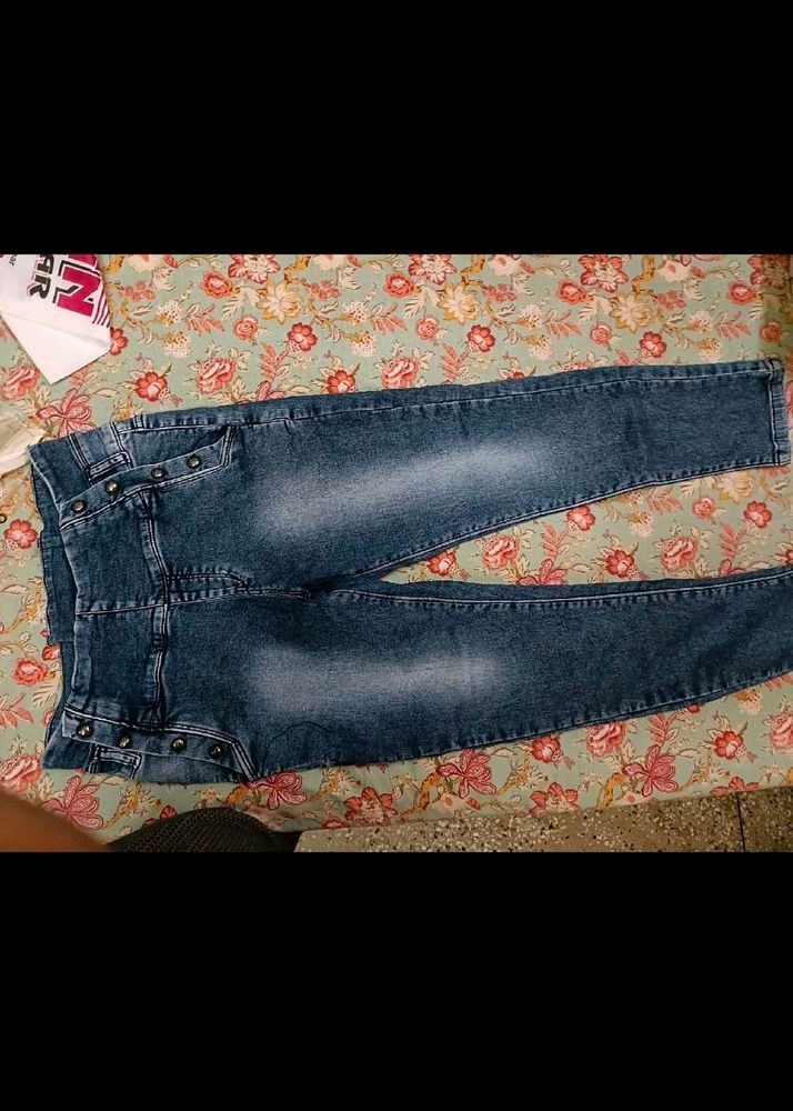 Stylish Blue Denim Jegging in 32-34 waist