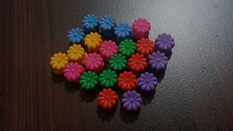 Plastic Mini Design Hair Clip. For Styling.