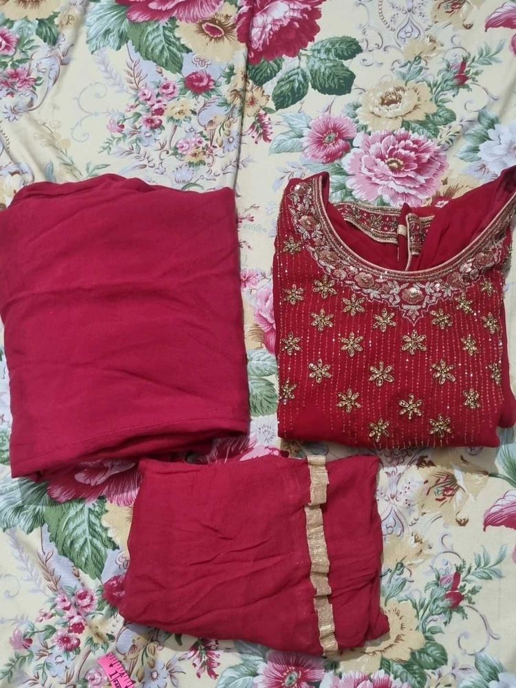 ❌️FREE DELIVERY ❌️Elegant Red Embroidered Kurta