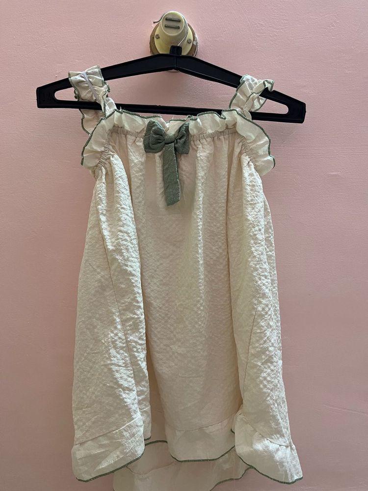 sleeveless top