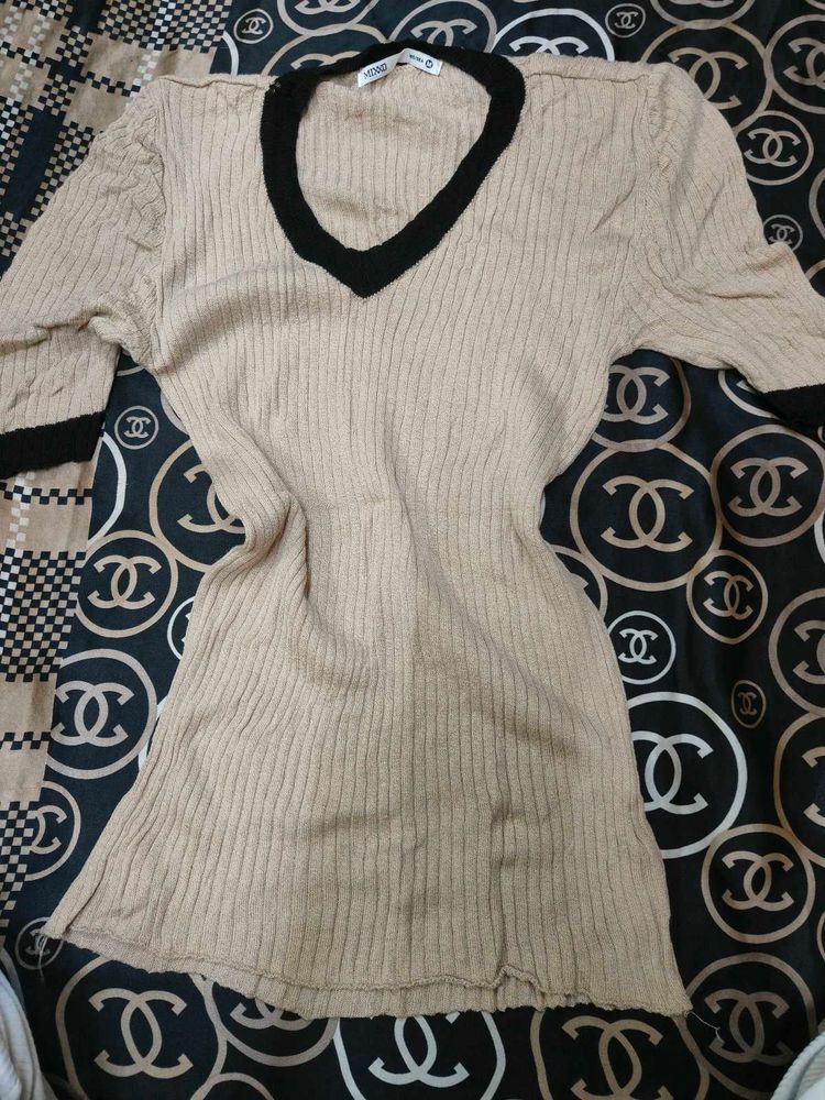 Ribbed V-Neck Top with Black Trim