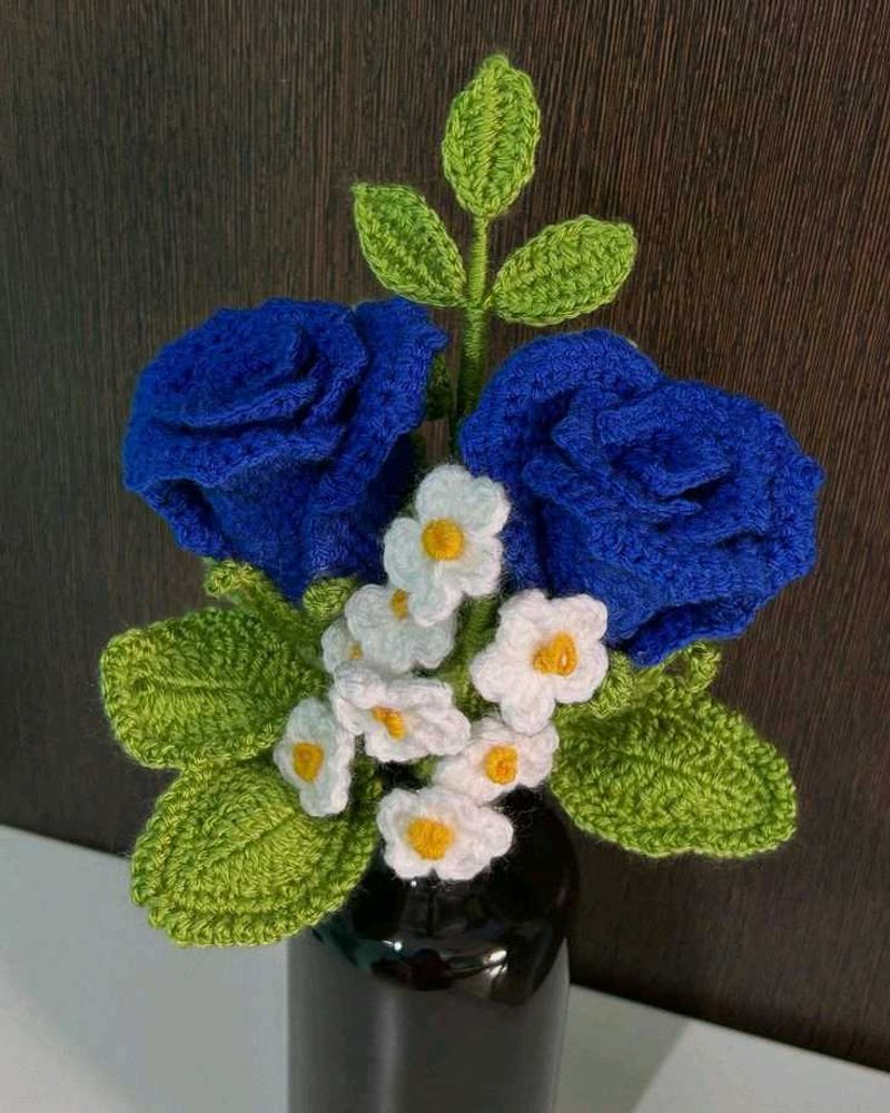 Crocheted Blue Roses &amp; Daisies Floral Arrangement