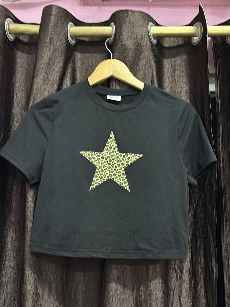 Cute Cropped T-Shirt with Star Print
