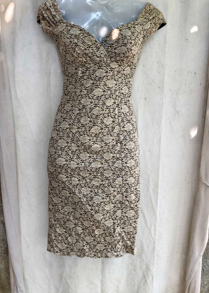 182510. Elegant Lace V-Neck Cap Sleeve Dress