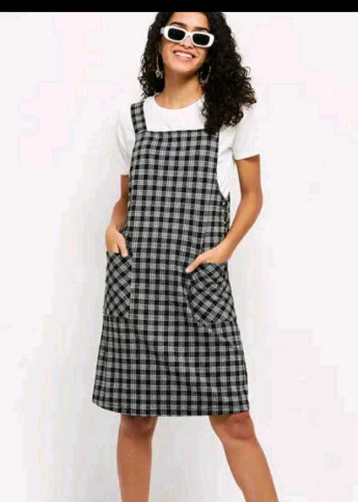 Checkered Pinafore Dress🖤🤍