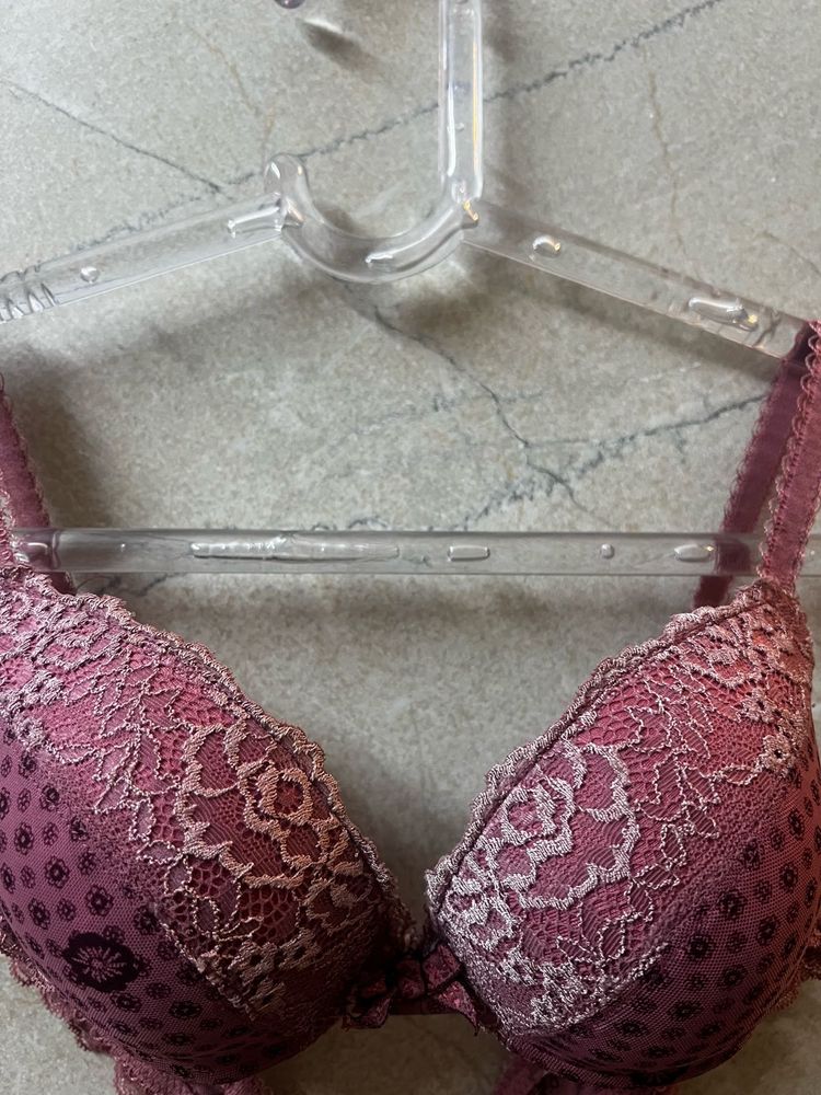 Beautiful Lace Padded Underwire Bra