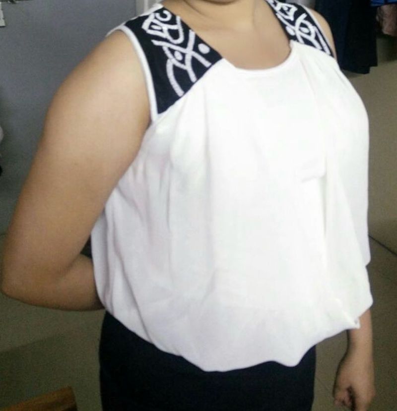 Chic White &amp; Black Sleeveless Dress