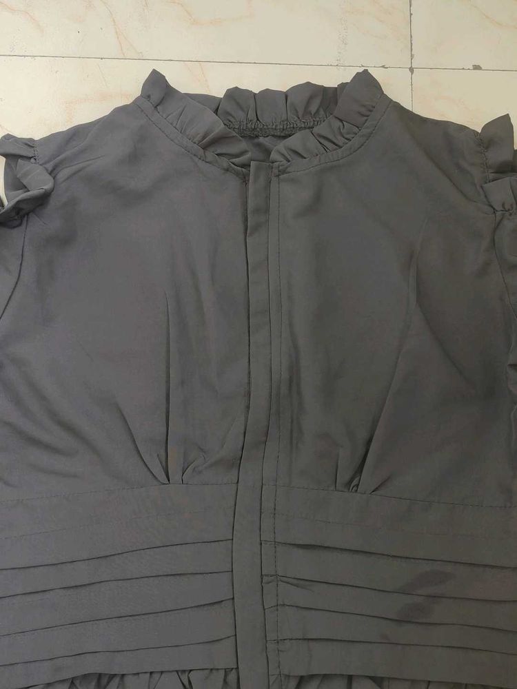 Elegant Gray Jacket With Zip And Sleeve Cutout