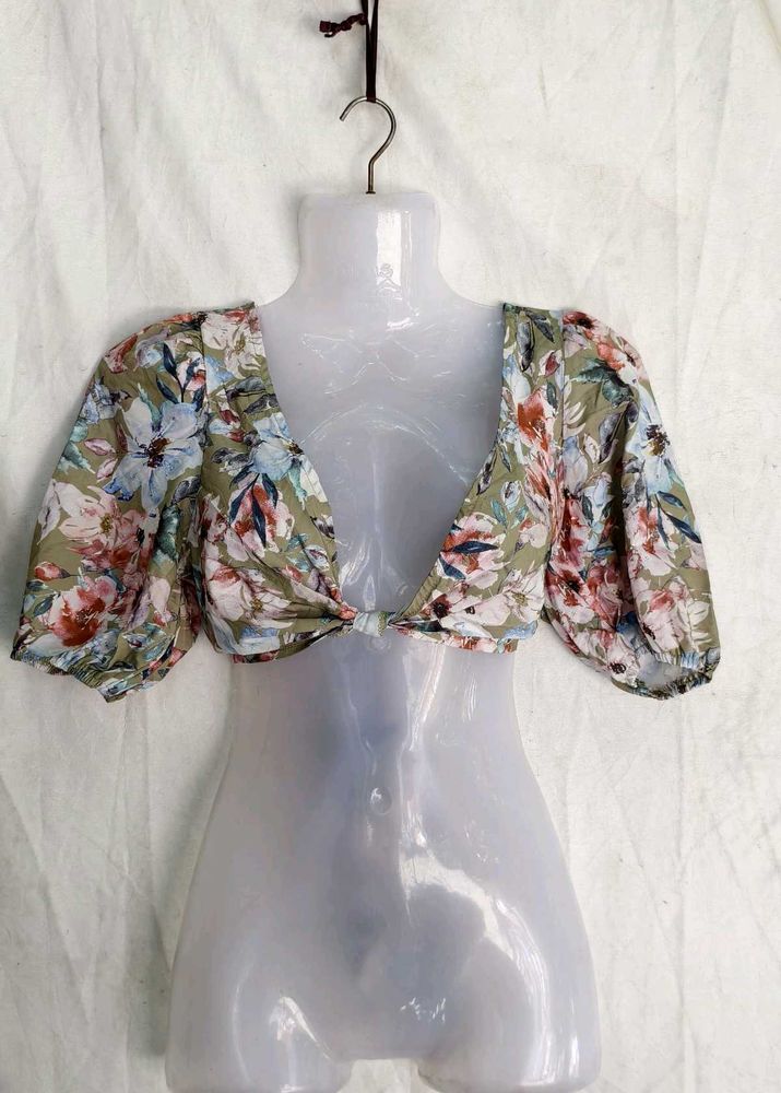 9105. Floral Twist Front Crop Top