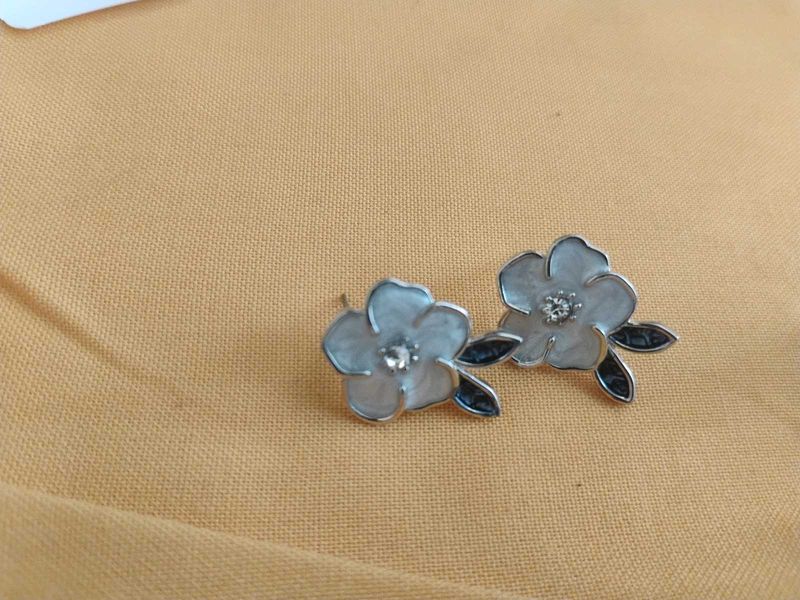 set of 2 Cute Floral enamel Stud Earrings