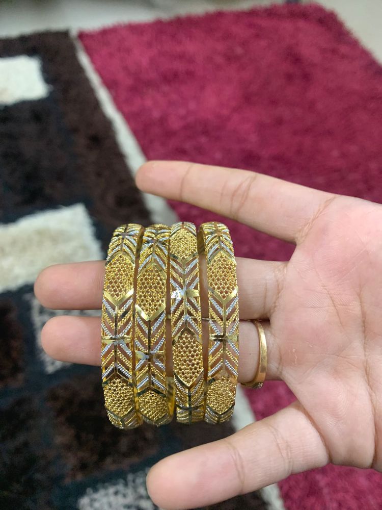 Set of 4 Elegant Gold Bangles
