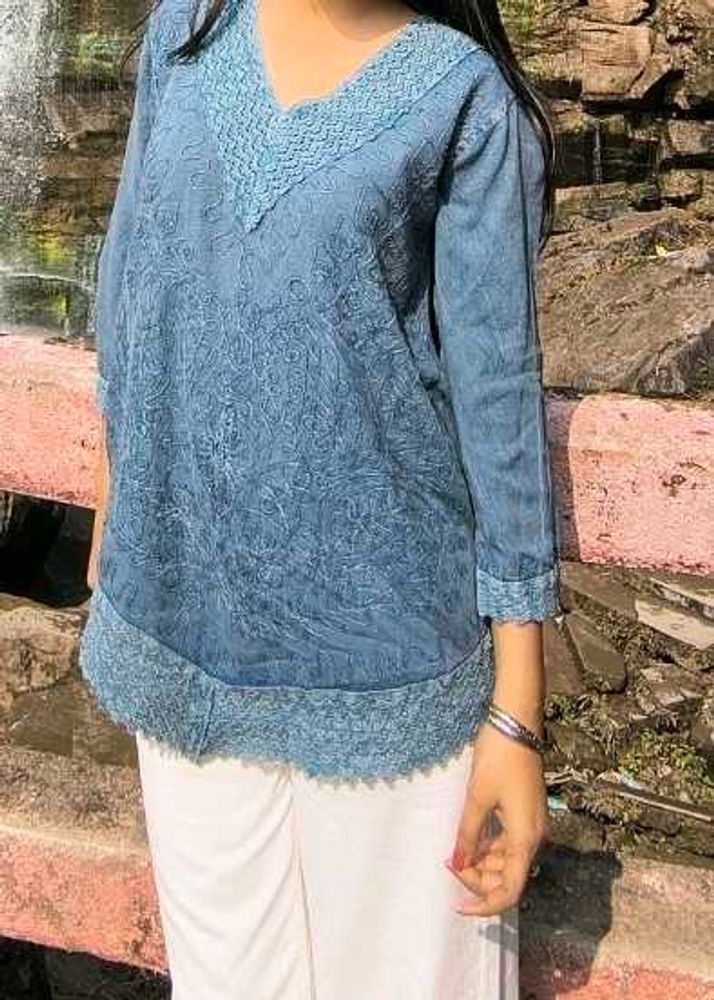Blue Embroidered V-Neck Kurta