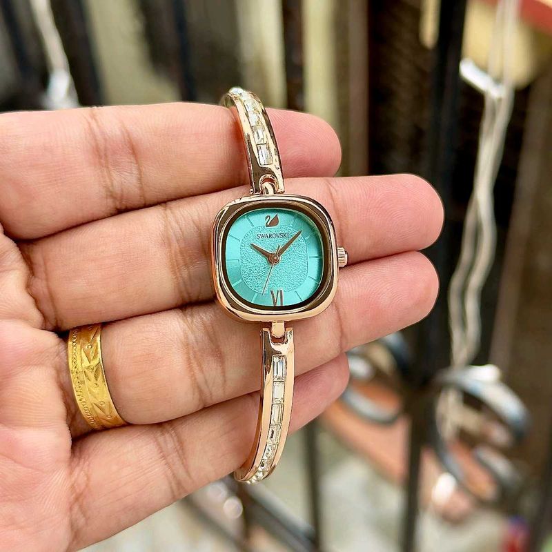 Elegant Swarovski Watch - Rose Gold