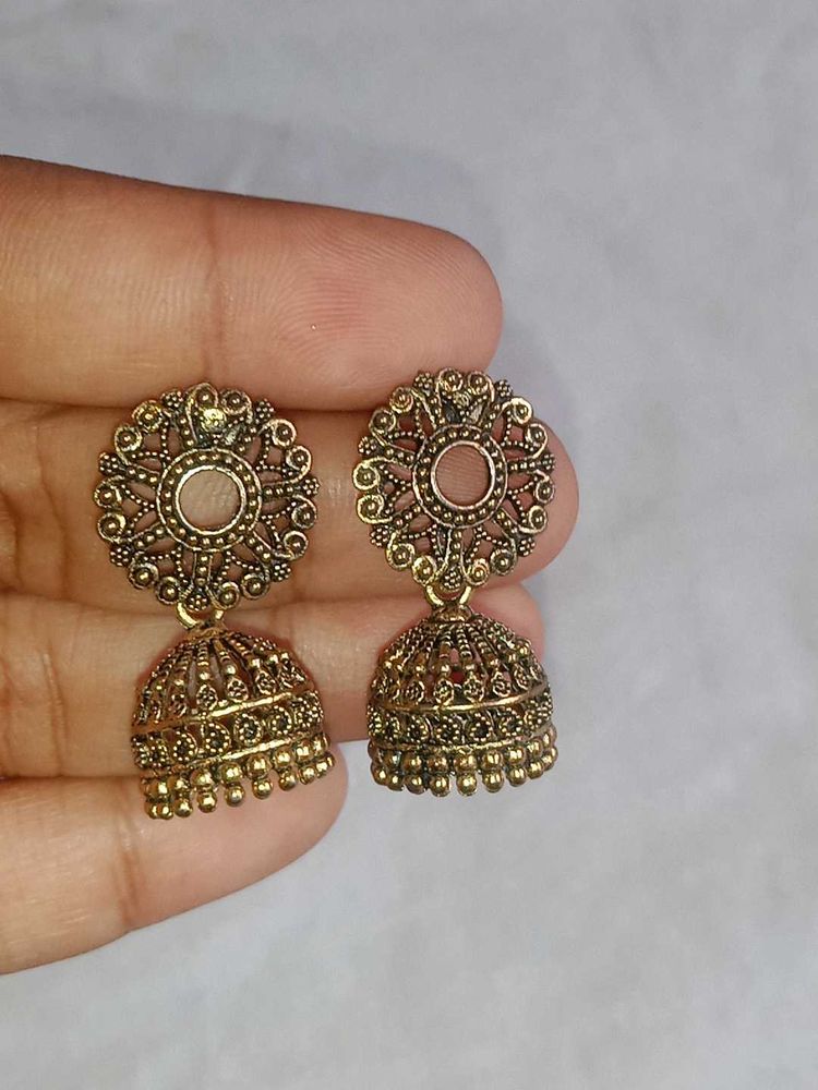 Vintage Gold Jhumka Earrings