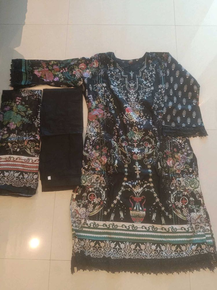 Stylish Black Floral Print Kurta Set