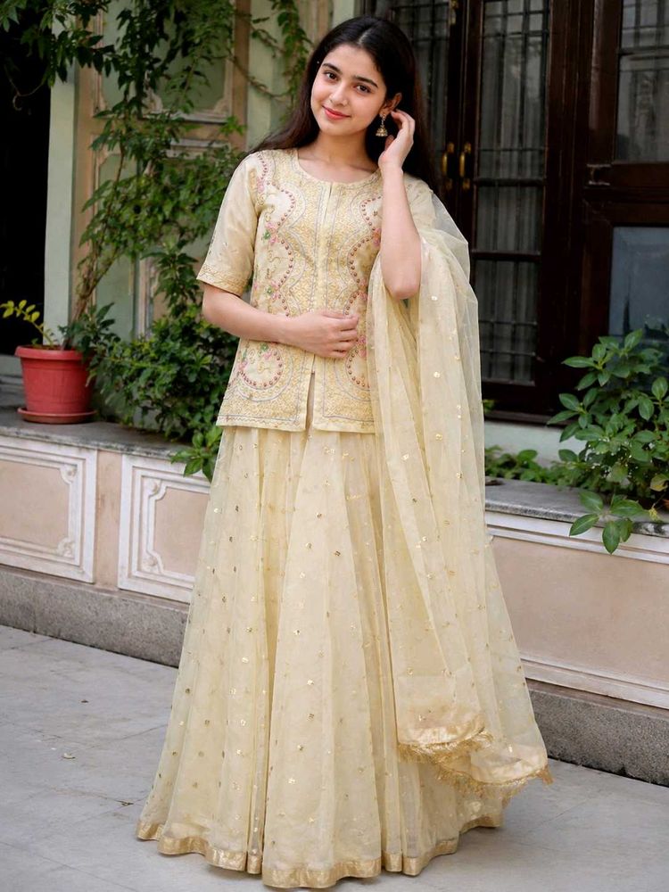 Elegant dress for girls