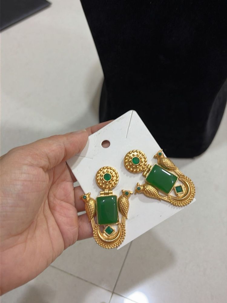 Brand new Gold Tone Green Stone Earrings