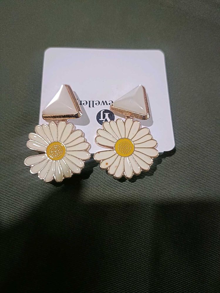 Daisy Flower Stud Earrings