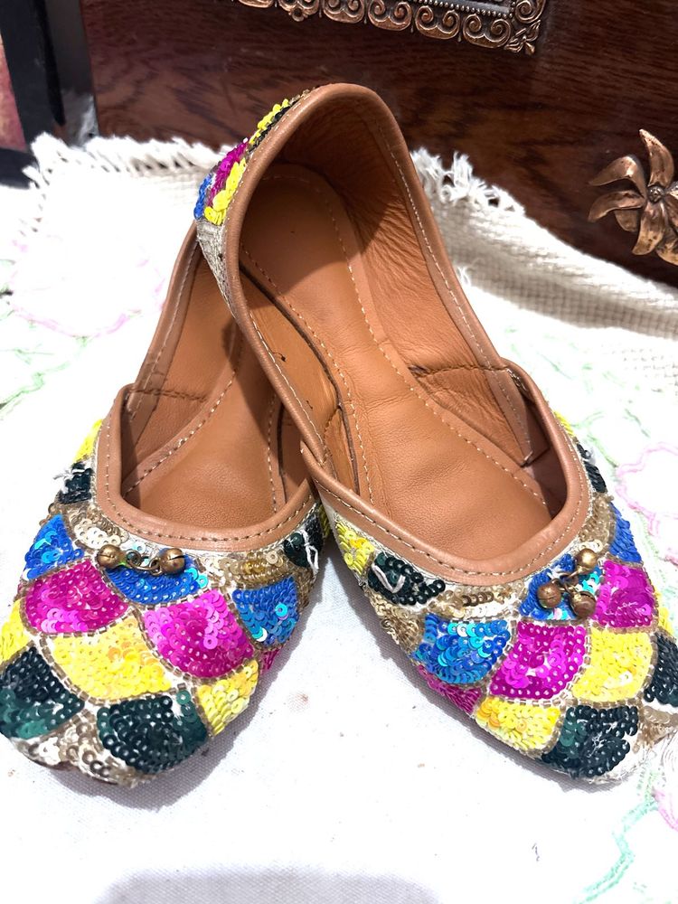 Sparkling Embellished PUNJABI JUTTI