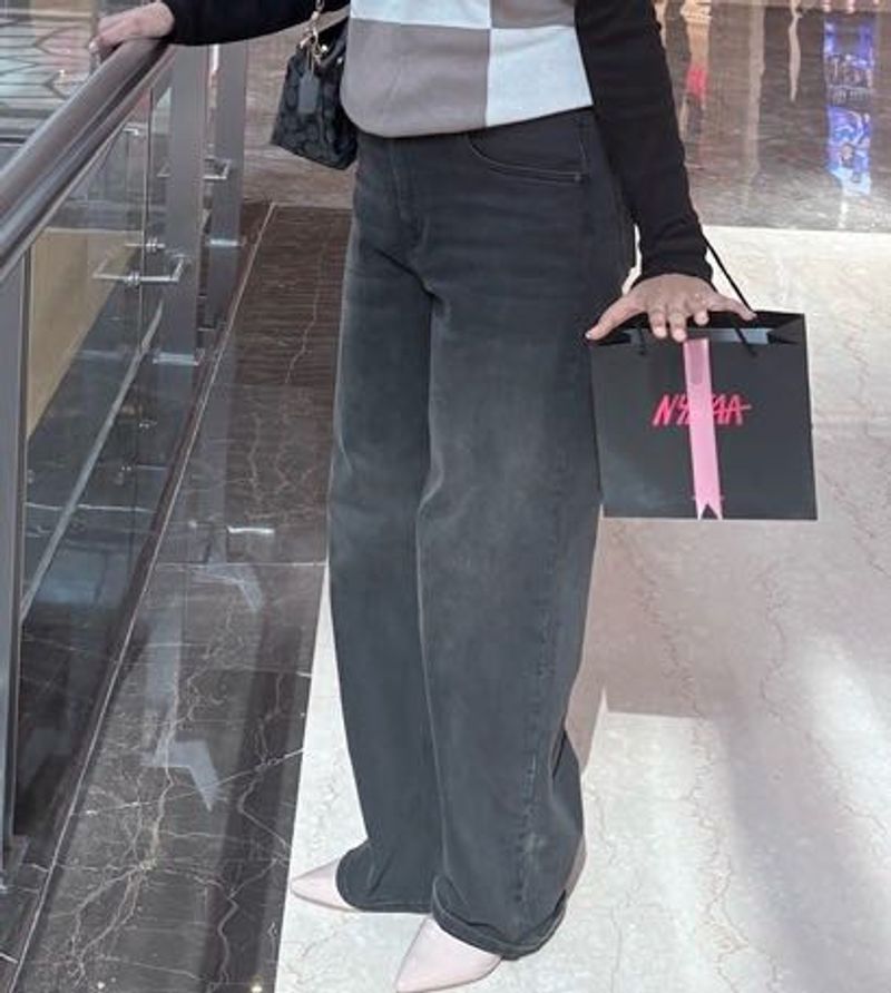 Levi’s Stylish Charcoal Grey Wide-Leg Jeans