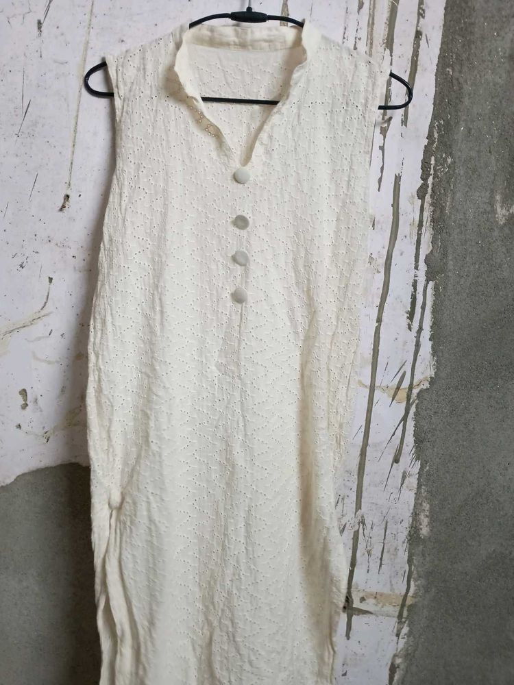 Elegant Off-White Embroidered Kurta