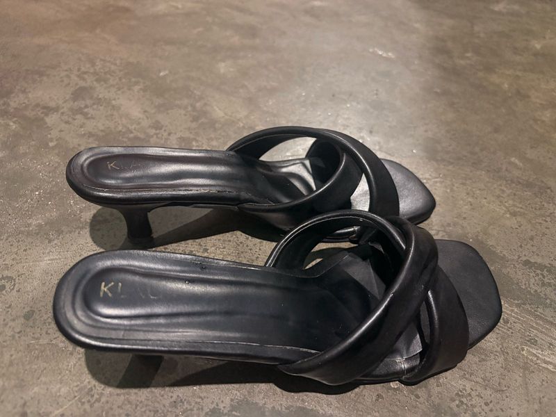 Kitten heels in square toe (synthetic leather)