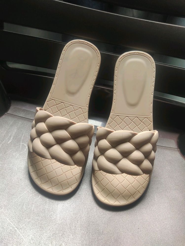 Light Chikoo Color Footwear👠👡