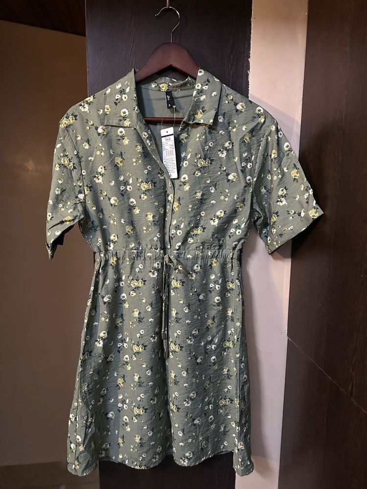 Chic Green Floral Shirt Dress