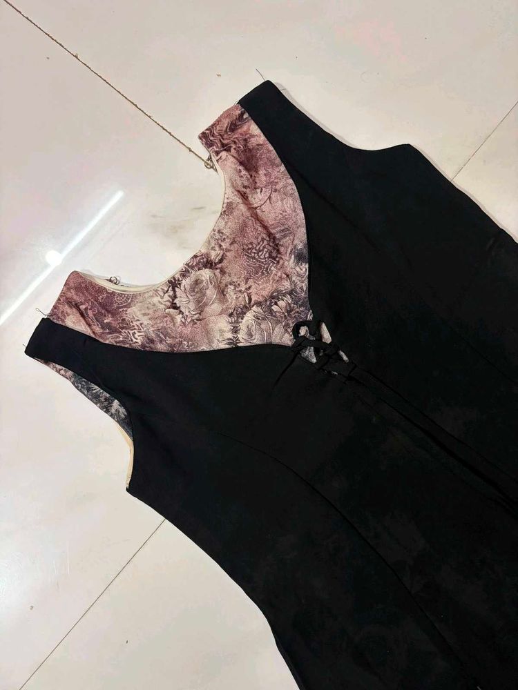 Black long kurta with Floral Detail and mu