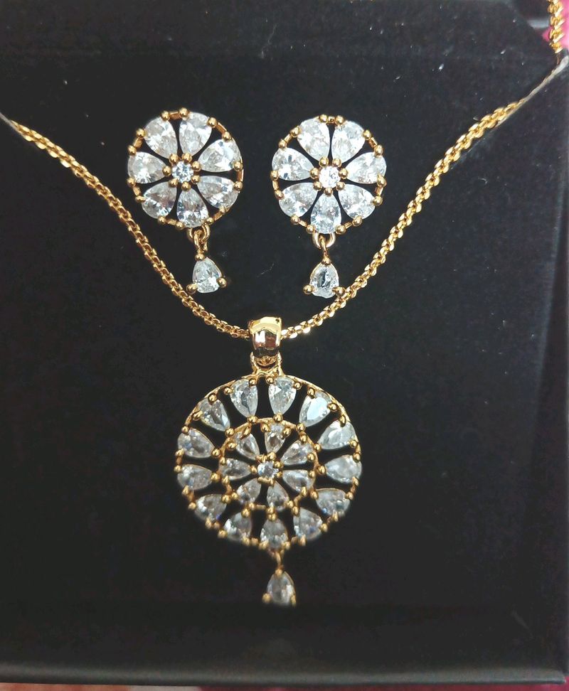 Avon Mirana Necklace &amp; Earrings Set With Chain