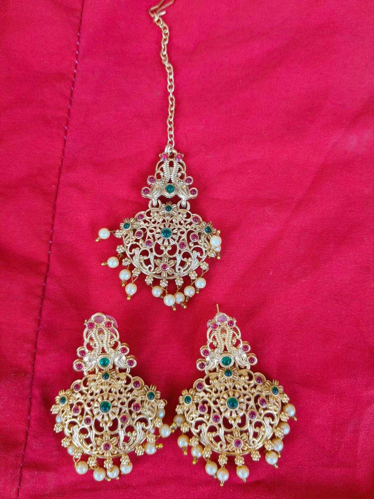 Kundan Maang Tikka &amp; Earrings Set