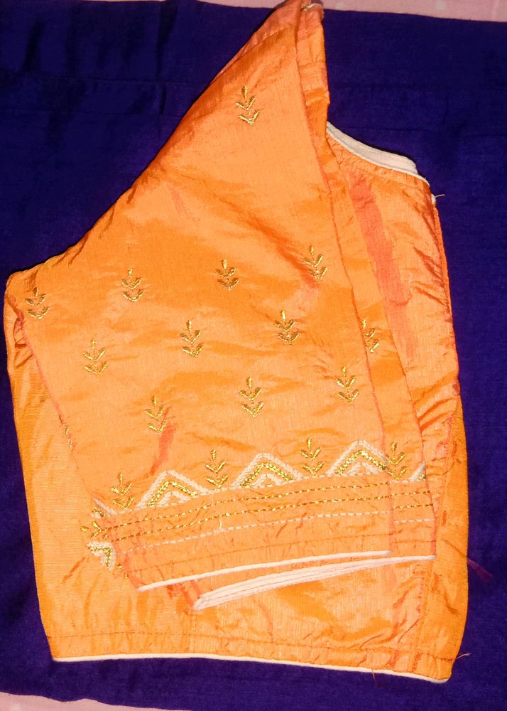 👌NewGajar Orange Colour Paded Blause👌
