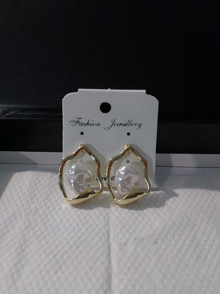 Chic Pearl Drop Earrings